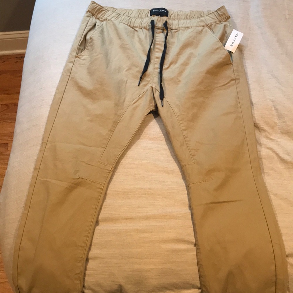 Pac sun M khaki joggers. NEW W/ tags